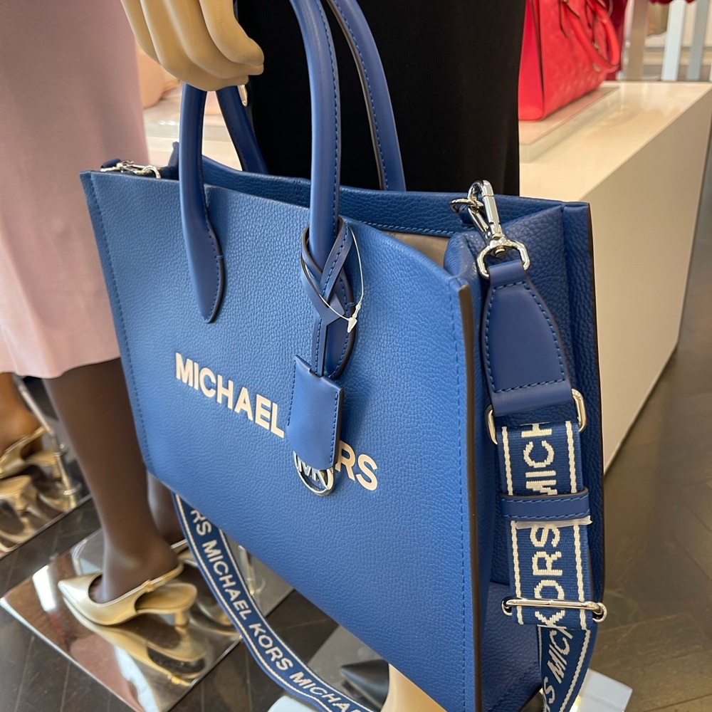 MICHAEL KORS Mirella Medium EW Pebbled Leather Tote Bag
Galaxy Blue
NWT - Picture 4 of 16